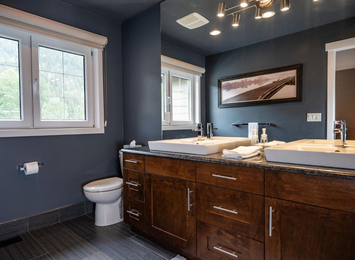 Aspen Lodge By Revelstoke Vacations Extérieur photo