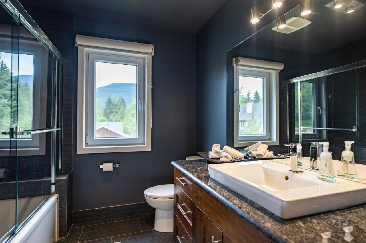 Aspen Lodge By Revelstoke Vacations Extérieur photo