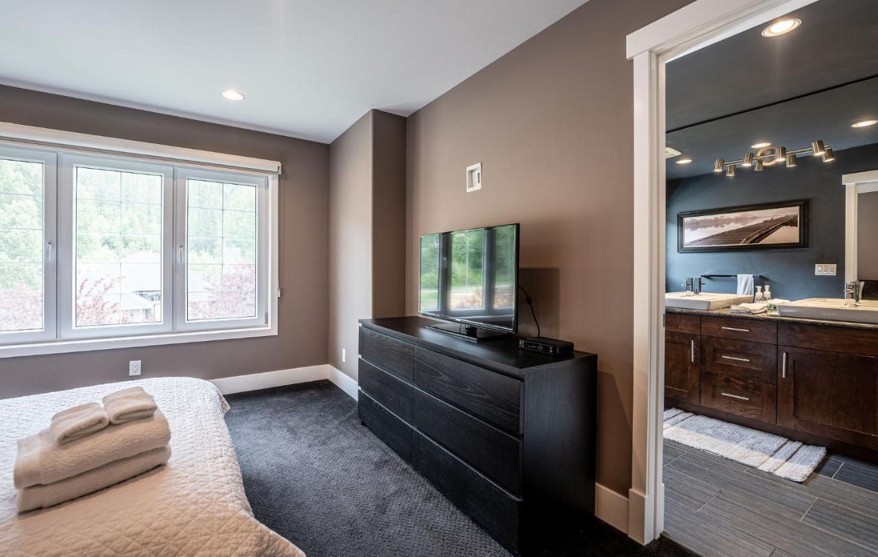 Aspen Lodge By Revelstoke Vacations Extérieur photo